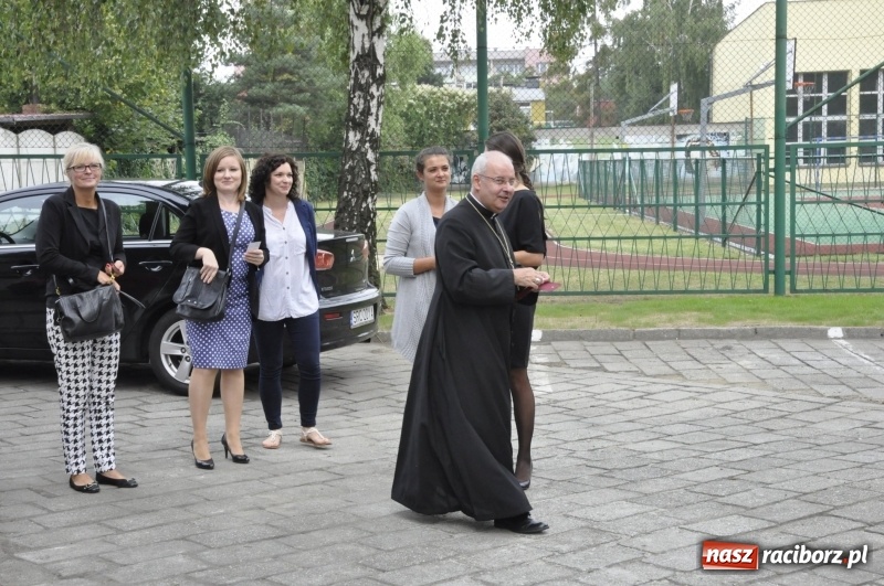 Zdjęcie w galerii na portalu naszraciborz.pl: W Raciborzu rozpoczęło działalność Diecezjalne Liceum Ogólnokształcące  wiadomości z regionu