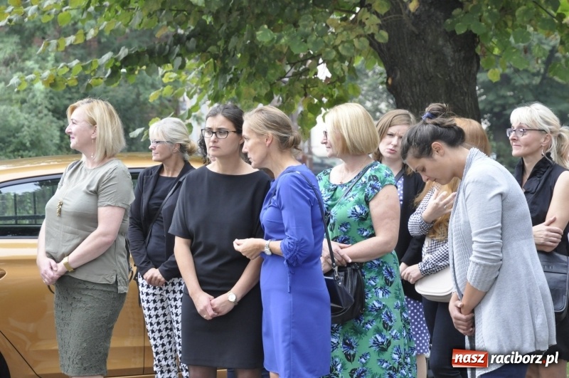 Zdjęcie w galerii na portalu naszraciborz.pl: W Raciborzu rozpoczęło działalność Diecezjalne Liceum Ogólnokształcące  wiadomości z regionu