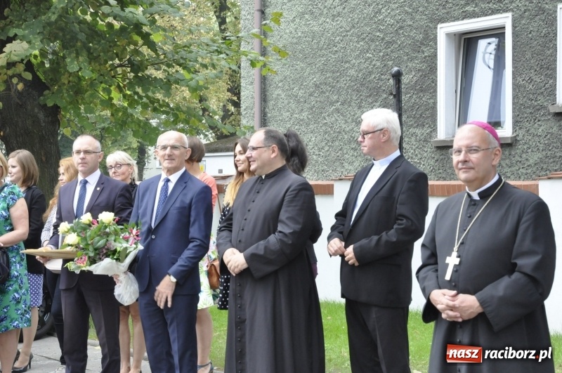 Zdjęcie w galerii na portalu naszraciborz.pl: W Raciborzu rozpoczęło działalność Diecezjalne Liceum Ogólnokształcące  wiadomości z regionu
