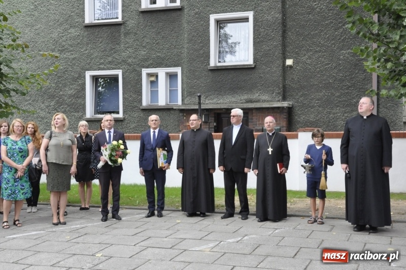 Zdjęcie w galerii na portalu naszraciborz.pl: W Raciborzu rozpoczęło działalność Diecezjalne Liceum Ogólnokształcące  wiadomości z regionu