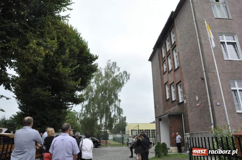 Zdjęcie w galerii na portalu naszraciborz.pl: W Raciborzu rozpoczęło działalność Diecezjalne Liceum Ogólnokształcące  wiadomości z regionu
