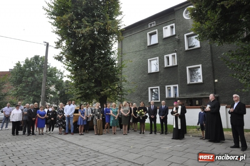 Zdjęcie w galerii na portalu naszraciborz.pl: W Raciborzu rozpoczęło działalność Diecezjalne Liceum Ogólnokształcące  wiadomości z regionu