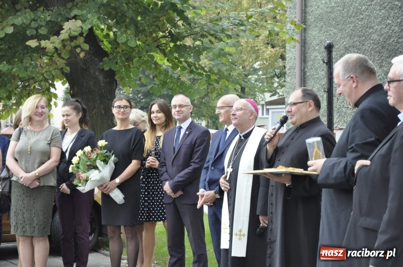 Zdjęcie w galerii na portalu naszraciborz.pl: W Raciborzu rozpoczęło działalność Diecezjalne Liceum Ogólnokształcące  wiadomości z regionu