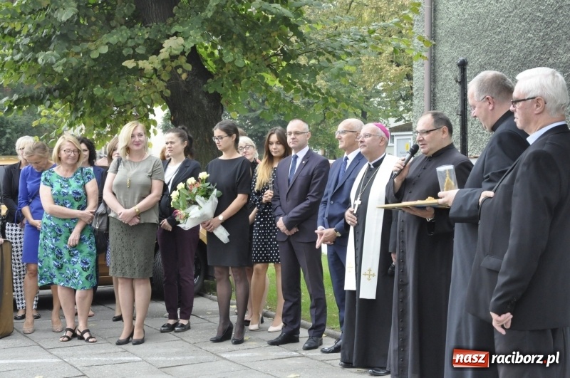 Zdjęcie w galerii na portalu naszraciborz.pl: W Raciborzu rozpoczęło działalność Diecezjalne Liceum Ogólnokształcące  wiadomości z regionu