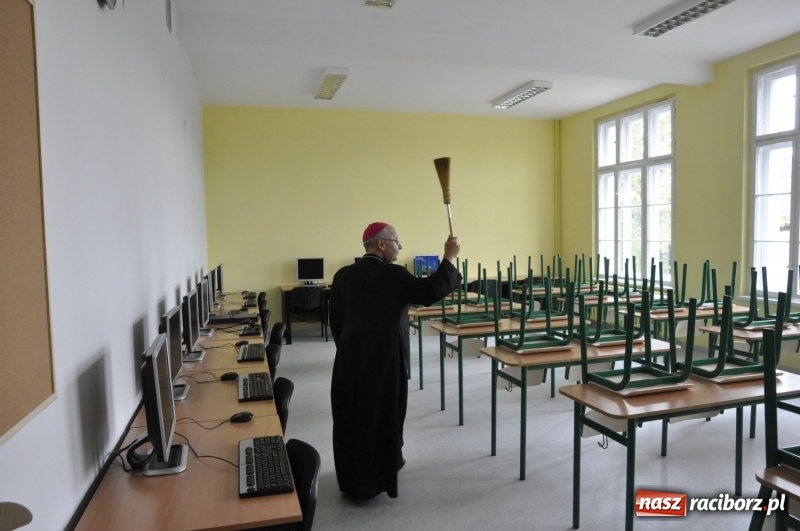 Zdjęcie w galerii na portalu naszraciborz.pl: W Raciborzu rozpoczęło działalność Diecezjalne Liceum Ogólnokształcące  wiadomości z regionu