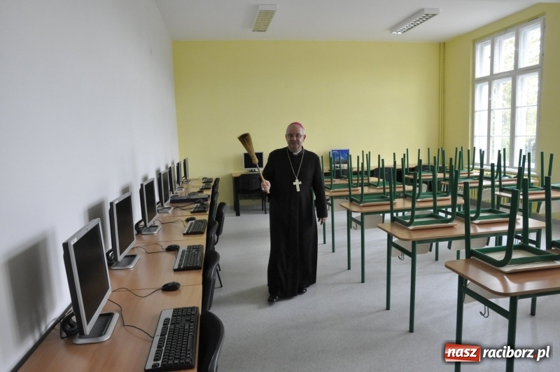 Zdjęcie w galerii na portalu naszraciborz.pl: W Raciborzu rozpoczęło działalność Diecezjalne Liceum Ogólnokształcące  wiadomości z regionu