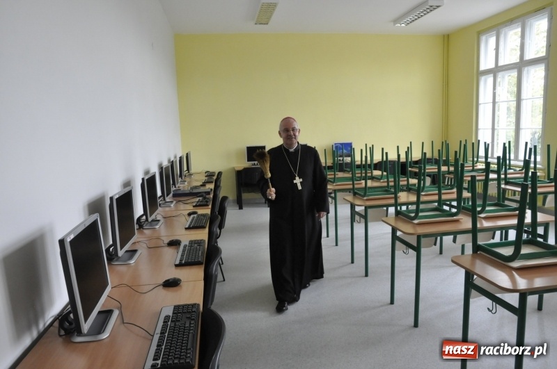 Zdjęcie w galerii na portalu naszraciborz.pl: W Raciborzu rozpoczęło działalność Diecezjalne Liceum Ogólnokształcące  wiadomości z regionu