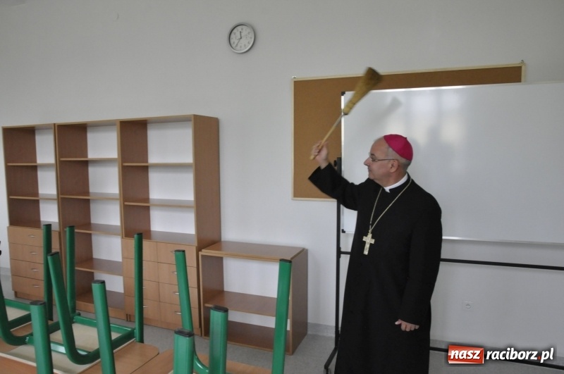 Zdjęcie w galerii na portalu naszraciborz.pl: W Raciborzu rozpoczęło działalność Diecezjalne Liceum Ogólnokształcące  wiadomości z regionu
