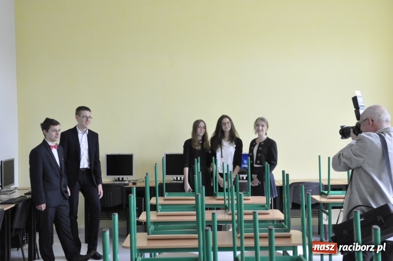 Zdjęcie w galerii na portalu naszraciborz.pl: W Raciborzu rozpoczęło działalność Diecezjalne Liceum Ogólnokształcące  wiadomości z regionu