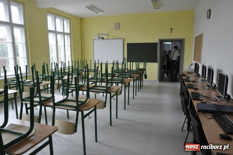 Zdjęcie w galerii na portalu naszraciborz.pl: W Raciborzu rozpoczęło działalność Diecezjalne Liceum Ogólnokształcące  wiadomości z regionu