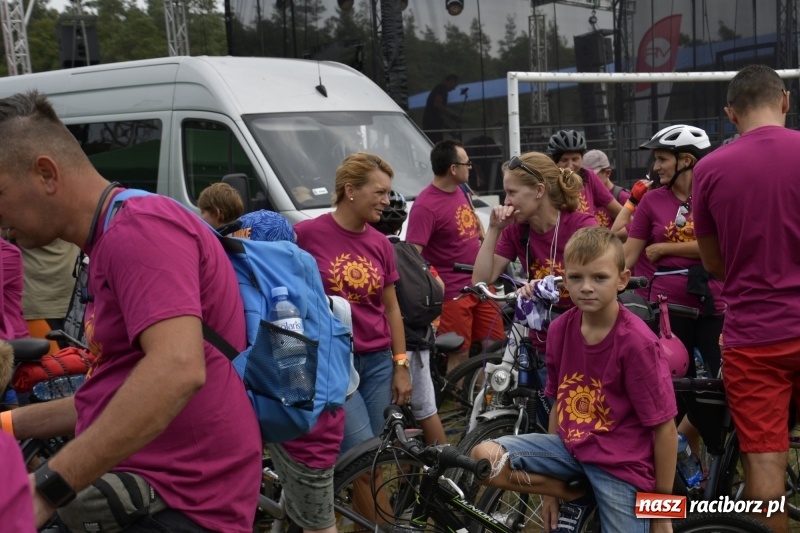 Zdjęcie w galerii na portalu naszraciborz.pl: Rodzinny Rajd Rowerowy na rozpoczęcie Dni Kuźni Raciborskiej wiadomości z regionu