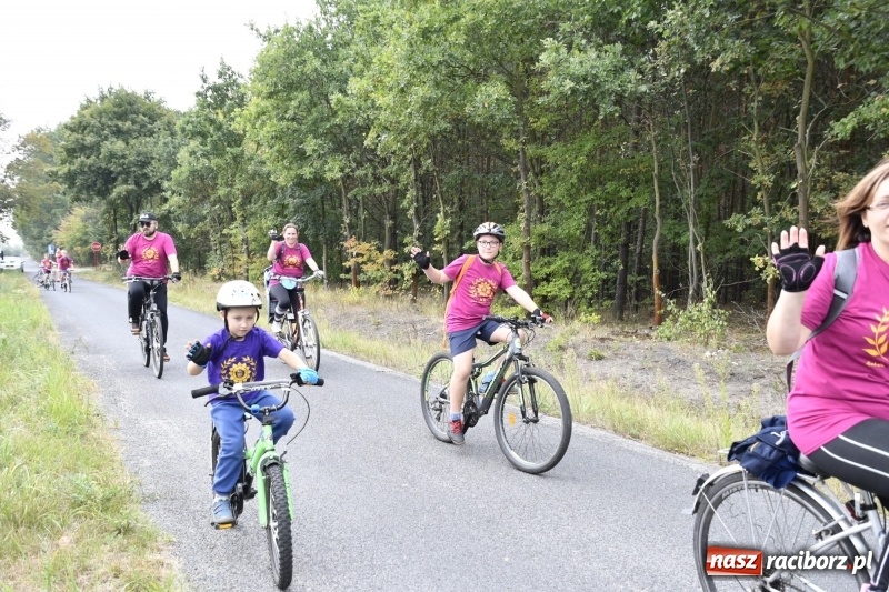 Zdjęcie w galerii na portalu naszraciborz.pl: Rodzinny Rajd Rowerowy na rozpoczęcie Dni Kuźni Raciborskiej wiadomości z regionu