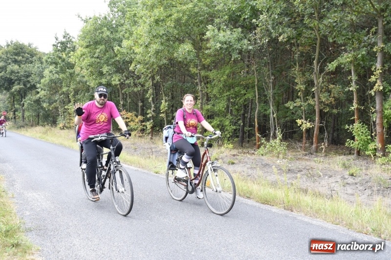 Zdjęcie w galerii na portalu naszraciborz.pl: Rodzinny Rajd Rowerowy na rozpoczęcie Dni Kuźni Raciborskiej wiadomości z regionu