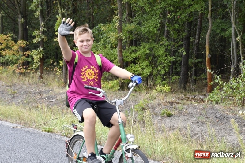 Zdjęcie w galerii na portalu naszraciborz.pl: Rodzinny Rajd Rowerowy na rozpoczęcie Dni Kuźni Raciborskiej wiadomości z regionu
