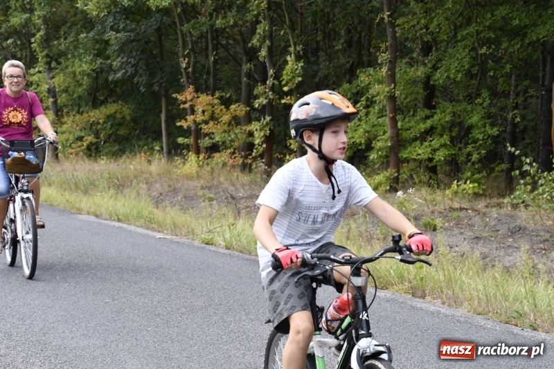 Zdjęcie w galerii na portalu naszraciborz.pl: Rodzinny Rajd Rowerowy na rozpoczęcie Dni Kuźni Raciborskiej wiadomości z regionu