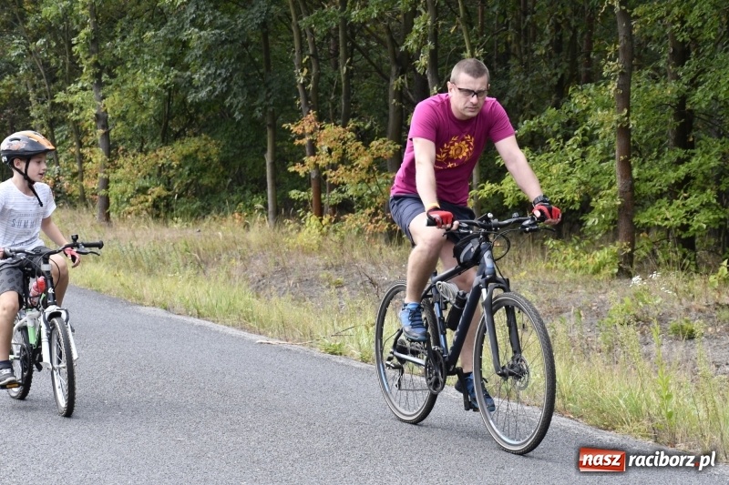 Zdjęcie w galerii na portalu naszraciborz.pl: Rodzinny Rajd Rowerowy na rozpoczęcie Dni Kuźni Raciborskiej wiadomości z regionu