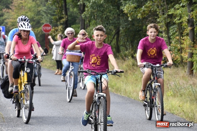 Zdjęcie w galerii na portalu naszraciborz.pl: Rodzinny Rajd Rowerowy na rozpoczęcie Dni Kuźni Raciborskiej wiadomości z regionu