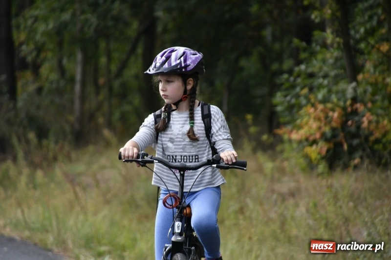 Zdjęcie w galerii na portalu naszraciborz.pl: Rodzinny Rajd Rowerowy na rozpoczęcie Dni Kuźni Raciborskiej wiadomości z regionu