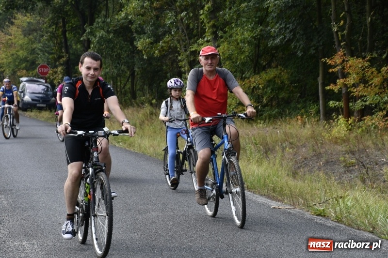Zdjęcie w galerii na portalu naszraciborz.pl: Rodzinny Rajd Rowerowy na rozpoczęcie Dni Kuźni Raciborskiej wiadomości z regionu
