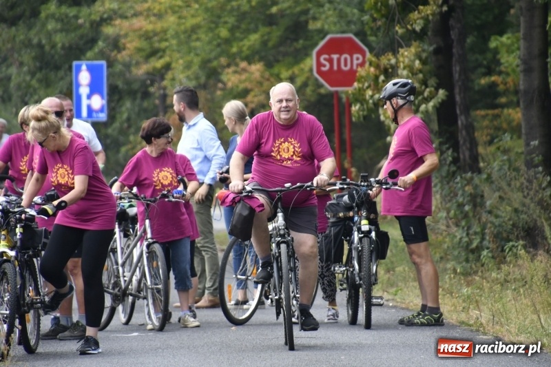 Zdjęcie w galerii na portalu naszraciborz.pl: Rodzinny Rajd Rowerowy na rozpoczęcie Dni Kuźni Raciborskiej wiadomości z regionu