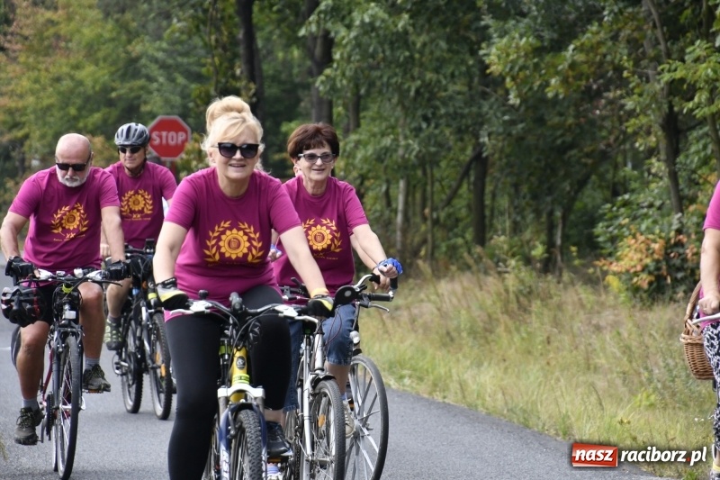 Zdjęcie w galerii na portalu naszraciborz.pl: Rodzinny Rajd Rowerowy na rozpoczęcie Dni Kuźni Raciborskiej wiadomości z regionu