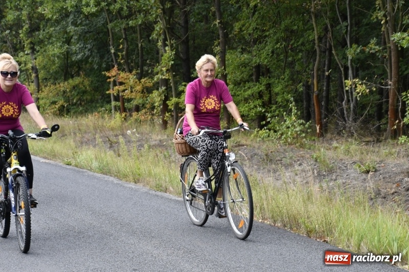 Zdjęcie w galerii na portalu naszraciborz.pl: Rodzinny Rajd Rowerowy na rozpoczęcie Dni Kuźni Raciborskiej wiadomości z regionu