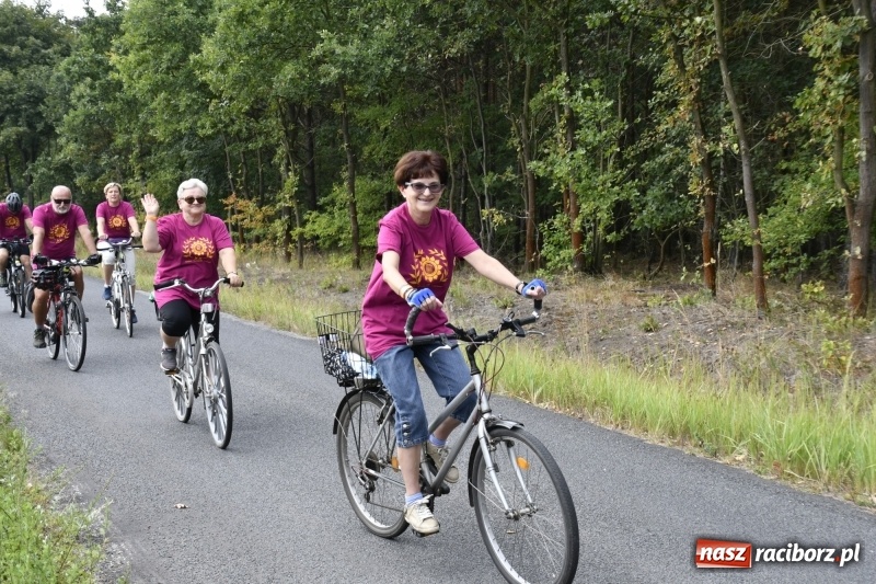 Zdjęcie w galerii na portalu naszraciborz.pl: Rodzinny Rajd Rowerowy na rozpoczęcie Dni Kuźni Raciborskiej wiadomości z regionu