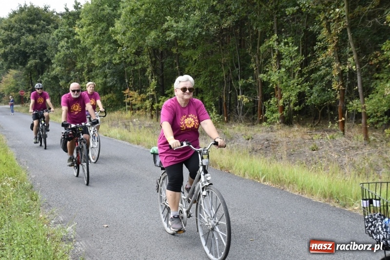 Zdjęcie w galerii na portalu naszraciborz.pl: Rodzinny Rajd Rowerowy na rozpoczęcie Dni Kuźni Raciborskiej wiadomości z regionu