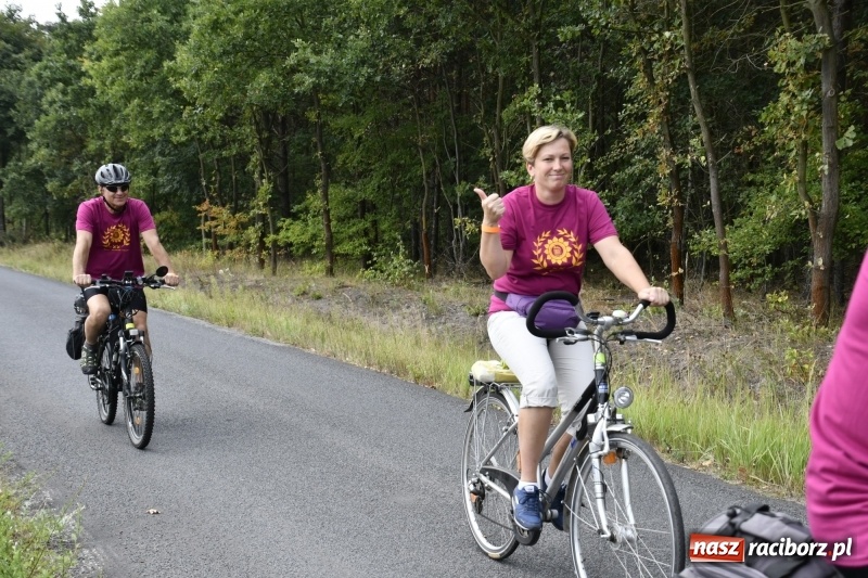 Zdjęcie w galerii na portalu naszraciborz.pl: Rodzinny Rajd Rowerowy na rozpoczęcie Dni Kuźni Raciborskiej wiadomości z regionu
