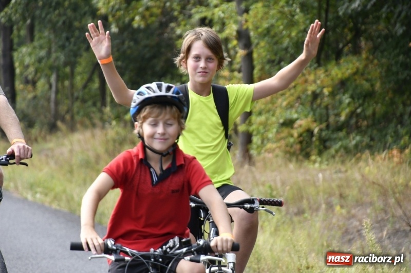 Zdjęcie w galerii na portalu naszraciborz.pl: Rodzinny Rajd Rowerowy na rozpoczęcie Dni Kuźni Raciborskiej wiadomości z regionu