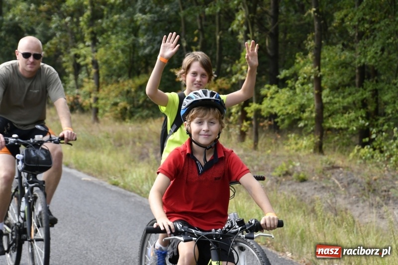 Zdjęcie w galerii na portalu naszraciborz.pl: Rodzinny Rajd Rowerowy na rozpoczęcie Dni Kuźni Raciborskiej wiadomości z regionu