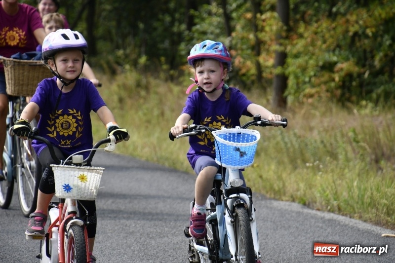 Zdjęcie w galerii na portalu naszraciborz.pl: Rodzinny Rajd Rowerowy na rozpoczęcie Dni Kuźni Raciborskiej wiadomości z regionu