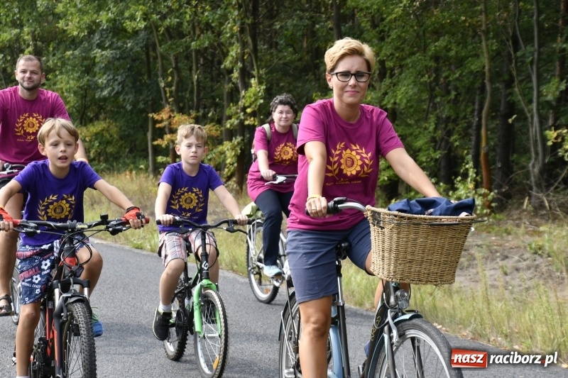 Zdjęcie w galerii na portalu naszraciborz.pl: Rodzinny Rajd Rowerowy na rozpoczęcie Dni Kuźni Raciborskiej wiadomości z regionu
