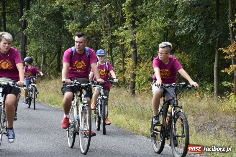 Zdjęcie w galerii na portalu naszraciborz.pl: Rodzinny Rajd Rowerowy na rozpoczęcie Dni Kuźni Raciborskiej wiadomości z regionu