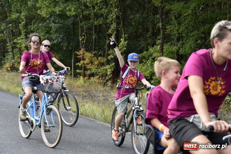 Zdjęcie w galerii na portalu naszraciborz.pl: Rodzinny Rajd Rowerowy na rozpoczęcie Dni Kuźni Raciborskiej wiadomości z regionu