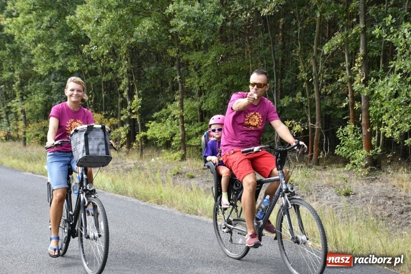 Zdjęcie w galerii na portalu naszraciborz.pl: Rodzinny Rajd Rowerowy na rozpoczęcie Dni Kuźni Raciborskiej wiadomości z regionu