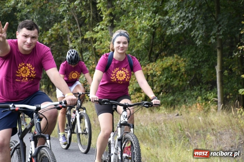Zdjęcie w galerii na portalu naszraciborz.pl: Rodzinny Rajd Rowerowy na rozpoczęcie Dni Kuźni Raciborskiej wiadomości z regionu