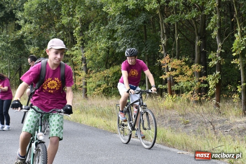 Zdjęcie w galerii na portalu naszraciborz.pl: Rodzinny Rajd Rowerowy na rozpoczęcie Dni Kuźni Raciborskiej wiadomości z regionu
