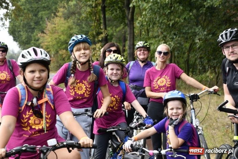 Zdjęcie w galerii na portalu naszraciborz.pl: Rodzinny Rajd Rowerowy na rozpoczęcie Dni Kuźni Raciborskiej wiadomości z regionu