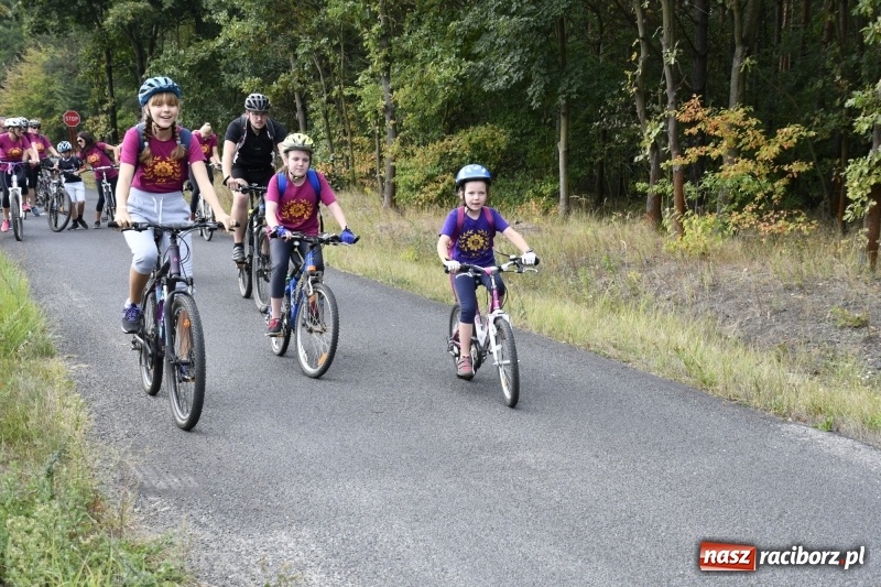 Zdjęcie w galerii na portalu naszraciborz.pl: Rodzinny Rajd Rowerowy na rozpoczęcie Dni Kuźni Raciborskiej wiadomości z regionu