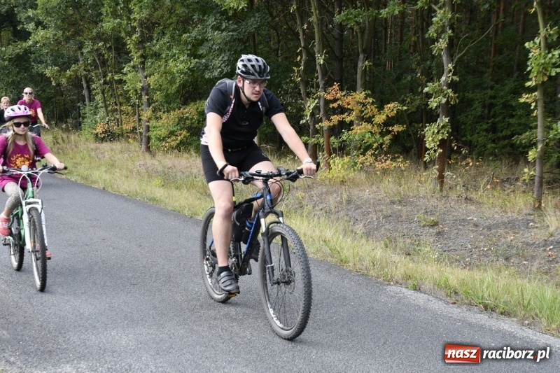Zdjęcie w galerii na portalu naszraciborz.pl: Rodzinny Rajd Rowerowy na rozpoczęcie Dni Kuźni Raciborskiej wiadomości z regionu