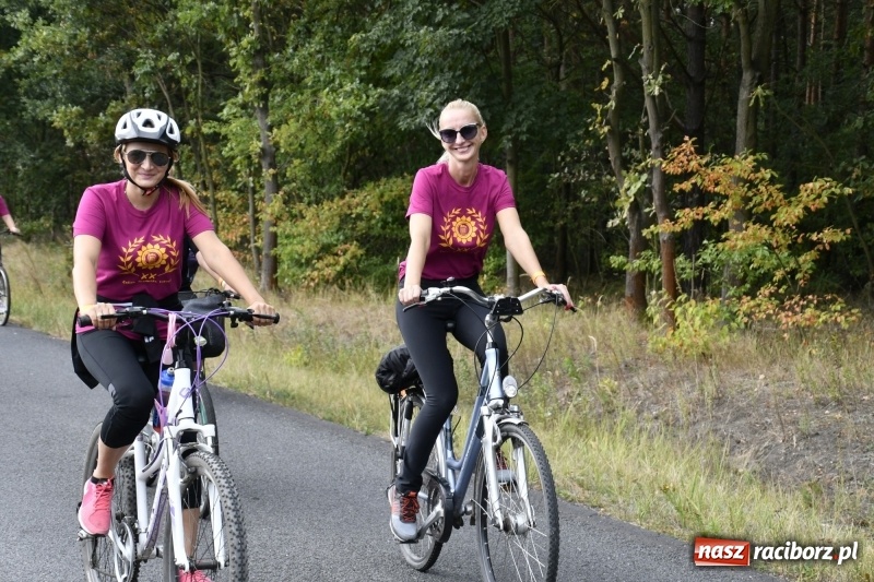 Zdjęcie w galerii na portalu naszraciborz.pl: Rodzinny Rajd Rowerowy na rozpoczęcie Dni Kuźni Raciborskiej wiadomości z regionu