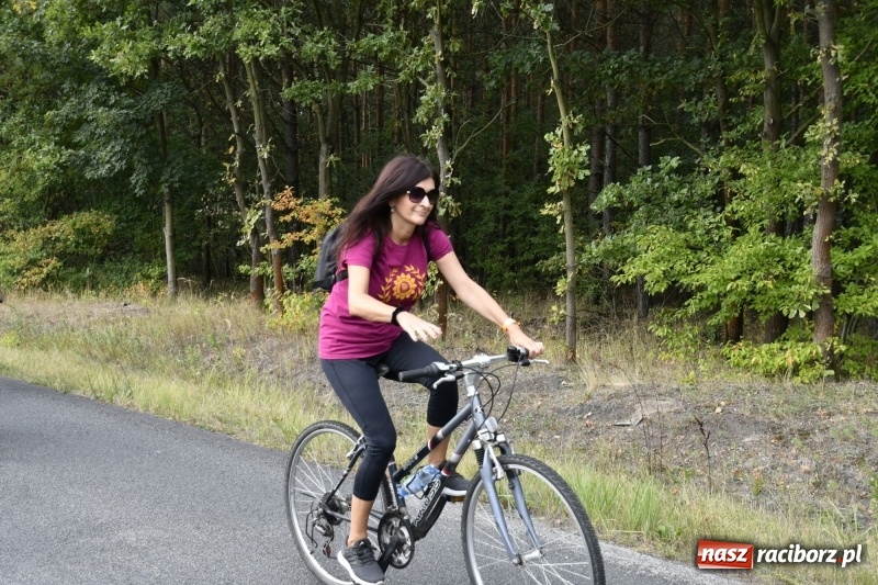 Zdjęcie w galerii na portalu naszraciborz.pl: Rodzinny Rajd Rowerowy na rozpoczęcie Dni Kuźni Raciborskiej wiadomości z regionu