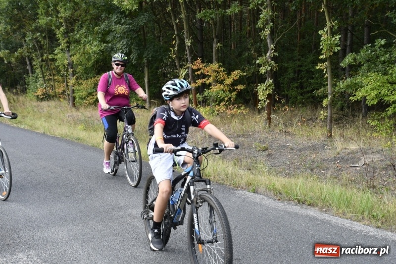 Zdjęcie w galerii na portalu naszraciborz.pl: Rodzinny Rajd Rowerowy na rozpoczęcie Dni Kuźni Raciborskiej wiadomości z regionu