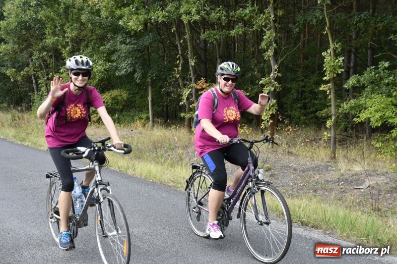 Zdjęcie w galerii na portalu naszraciborz.pl: Rodzinny Rajd Rowerowy na rozpoczęcie Dni Kuźni Raciborskiej wiadomości z regionu