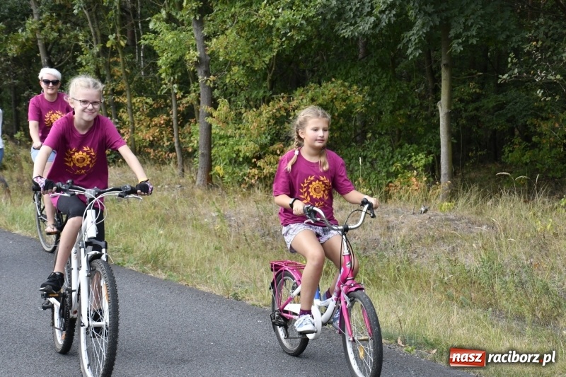 Zdjęcie w galerii na portalu naszraciborz.pl: Rodzinny Rajd Rowerowy na rozpoczęcie Dni Kuźni Raciborskiej wiadomości z regionu