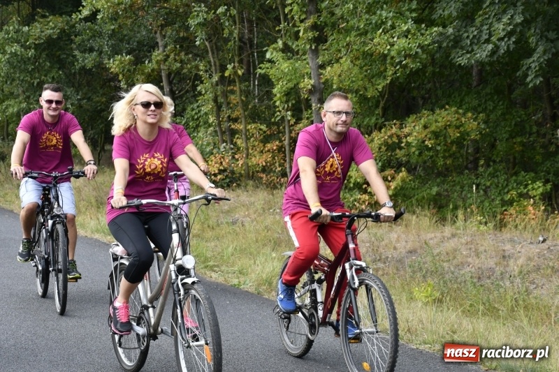 Zdjęcie w galerii na portalu naszraciborz.pl: Rodzinny Rajd Rowerowy na rozpoczęcie Dni Kuźni Raciborskiej wiadomości z regionu