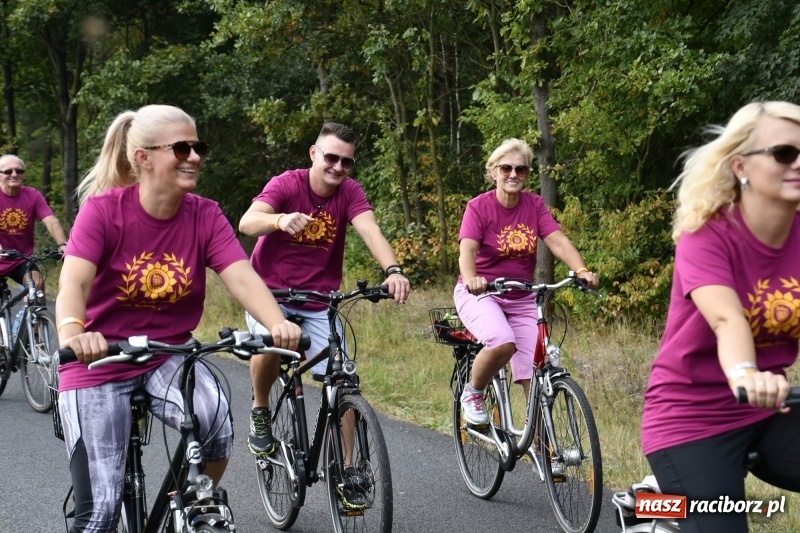 Zdjęcie w galerii na portalu naszraciborz.pl: Rodzinny Rajd Rowerowy na rozpoczęcie Dni Kuźni Raciborskiej wiadomości z regionu
