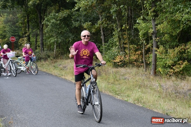 Zdjęcie w galerii na portalu naszraciborz.pl: Rodzinny Rajd Rowerowy na rozpoczęcie Dni Kuźni Raciborskiej wiadomości z regionu