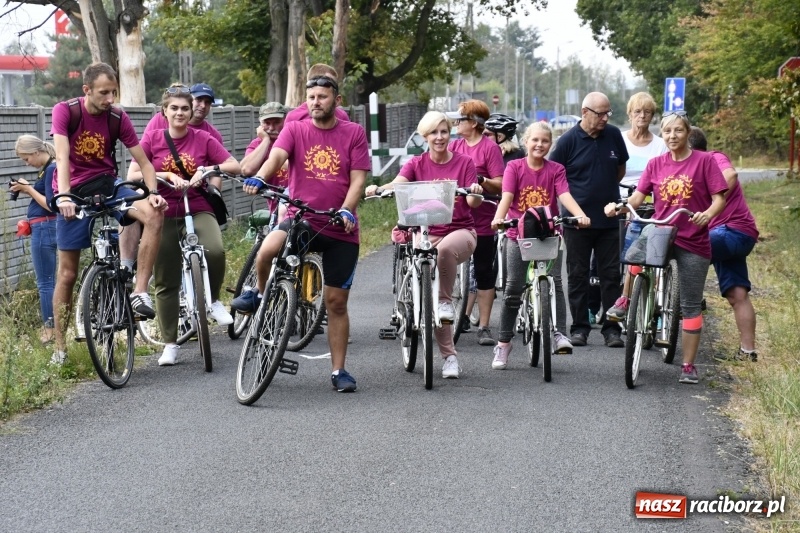Zdjęcie w galerii na portalu naszraciborz.pl: Rodzinny Rajd Rowerowy na rozpoczęcie Dni Kuźni Raciborskiej wiadomości z regionu